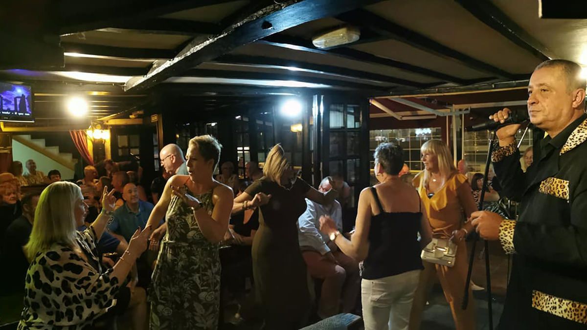 images/customers/0000397_the_drunkn_duck_pub_tenerife/002_gallery/the-drunken-duck-pub-bar-tenerife-04.jpg